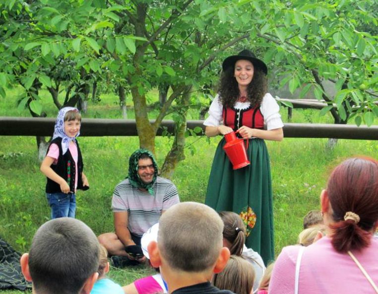 Mesekert | Csernik Szende székely mesemondó